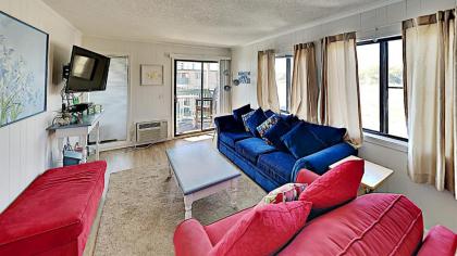 APATB III O3P 2BR 2BA Ocean View Condo near popular Shore Drive - image 1