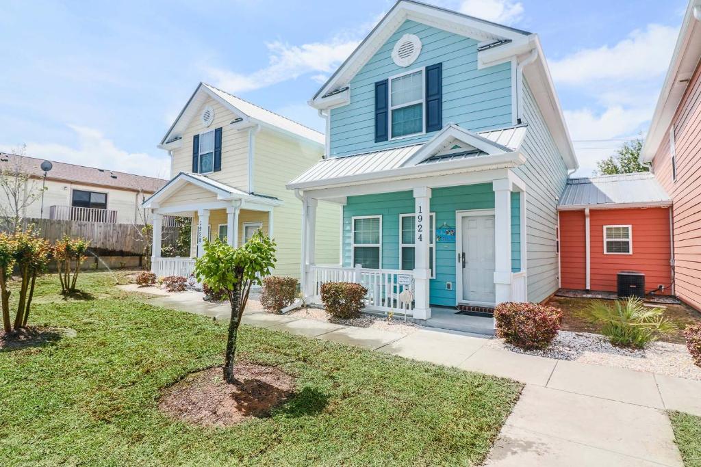 Gulfstream 1924 Second Row Condo near downtown Myrtle Beach - main image