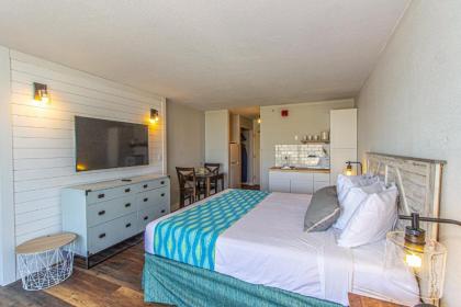 Landmark Resort King Suite Unit 607 - Beautifully Updated - Perfect for 2 guests! - image 1