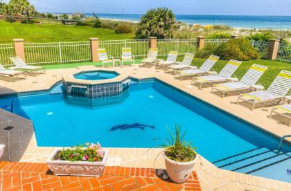 Oceanfront Duplex downtown Myrtle Beach putting green pool great location and near Sky Wheel - image 2