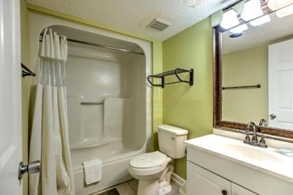 oceanside and plenty of room for eight full kitchen washer and dryer onsite pool on site walk to beach - image 10