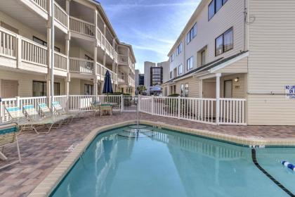 oceanside and plenty of room for eight full kitchen washer and dryer onsite pool on site walk to beach - image 9