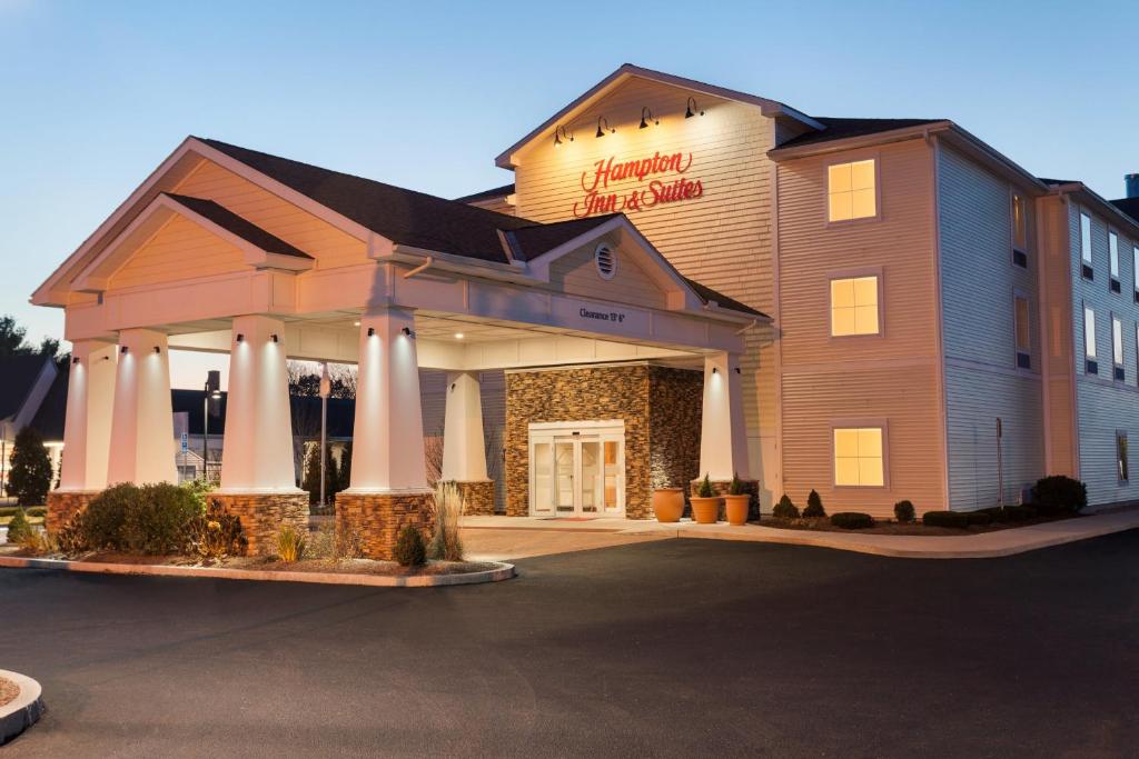 Hampton Inn & Suites Mystic - main image