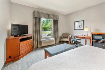 Hampton Inn & Suites Mystic - image 3