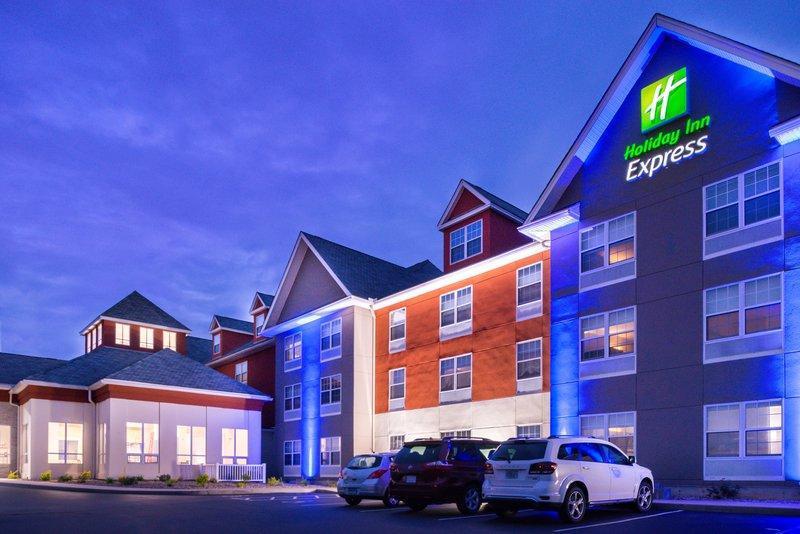 Holiday Inn Express Mystic an IHG Hotel - main image