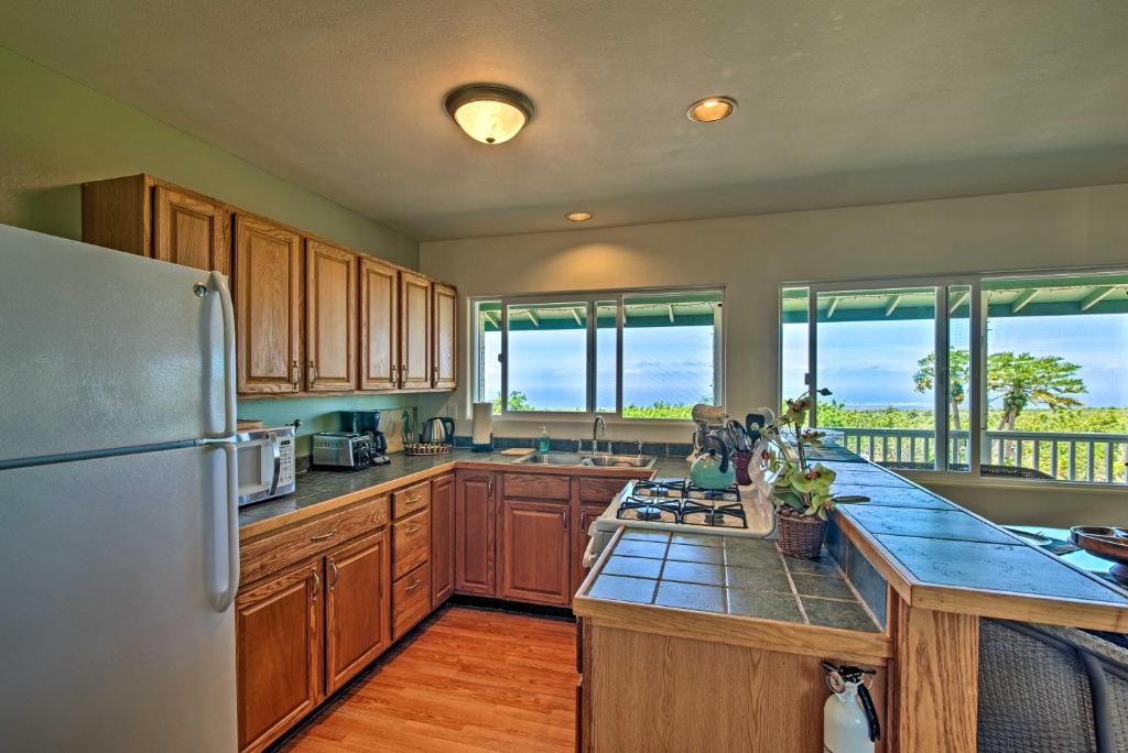 Palaoa House with Lanai and Ocean Views-By South Point - image 5