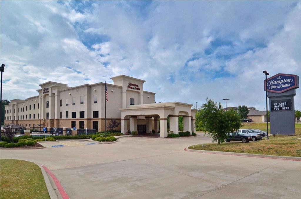 Hampton Inn & Suites Nacogdoches - main image