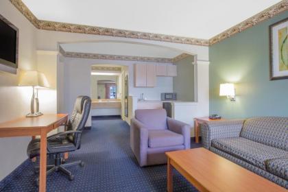 Days Inn by Wyndham Nacogdoches/SFA University/Downtown - image 13