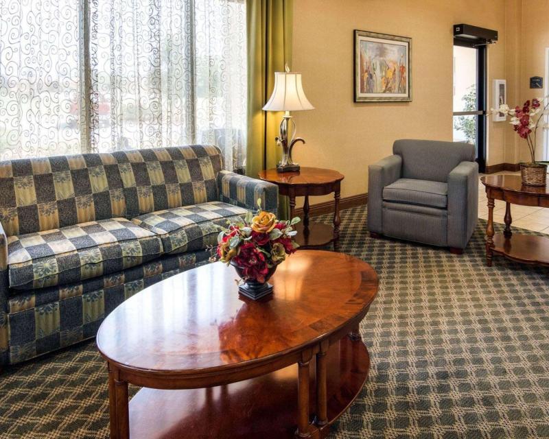 Comfort Suites Nacogdoches - image 5