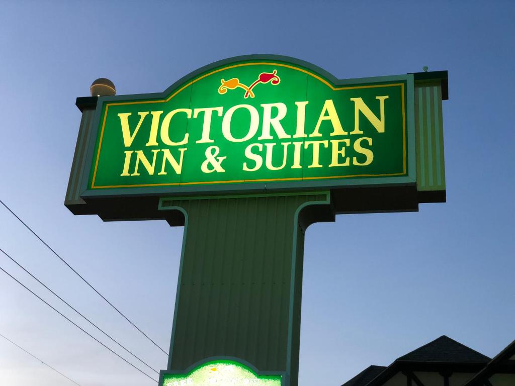 Victorian Inn & Suites - image 2