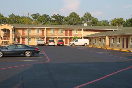 Continental Inn and Suites - image 2