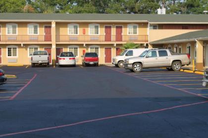 Continental Inn and Suites - image 6