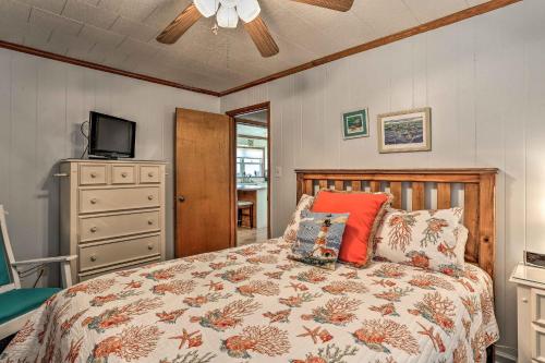 Nags Head Cottage with Deck - 1 Block to Beach! - image 3