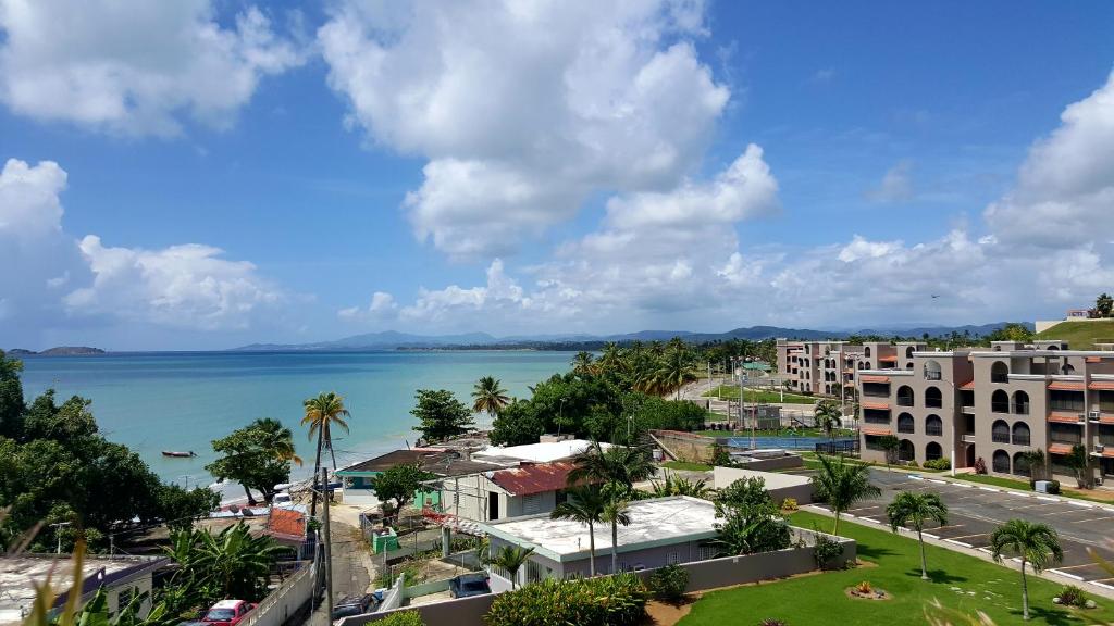 Fully Air-Conditioned Beach Front Penthouse Apartment - image 7