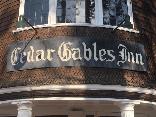 Cedar Gables Inn - image 3