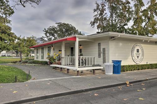 Bright and Airy Napa Condo with Patio on Golf Course! - image 5