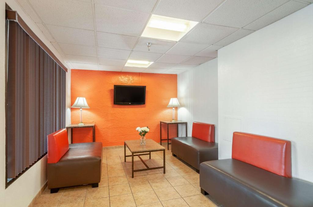 Motel 6-Naperville IL - image 5