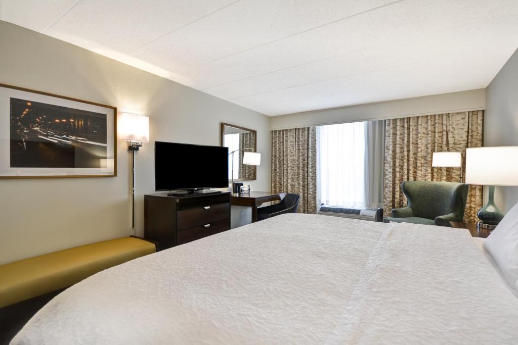 Hampton Inn Chicago-Naperville - image 7