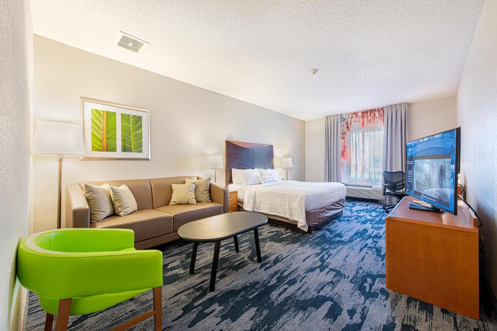 Fairfield Inn & Suites by Marriott Chicago Naperville - image 4