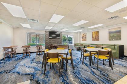 Fairfield Inn & Suites by Marriott Chicago Naperville - image 5