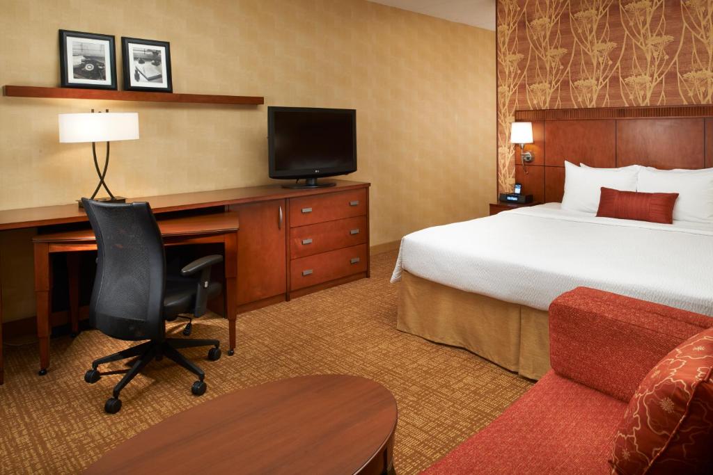 Courtyard by Marriott Chicago Naperville - image 4