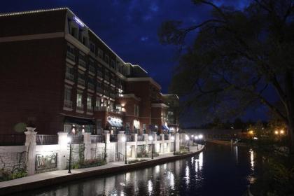 Hotel Indigo Naperville Riverwalk an IHG Hotel - image 12