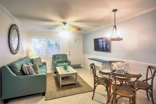 Upscale Naples Condo with Pool Access Walk to Pier! - main image