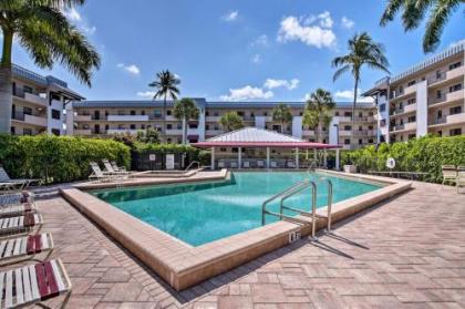 Relaxing Waterfront 2-Story Retreat with Pool Access - image 5