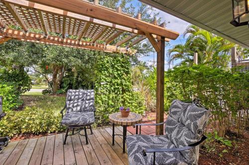 Updated Naples Cottage - Near Beaches and Golfing! - image 2