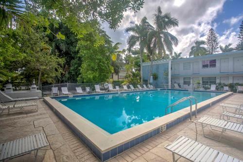 Downtown Studio Steps to Naples Pier and Beach! - image 4