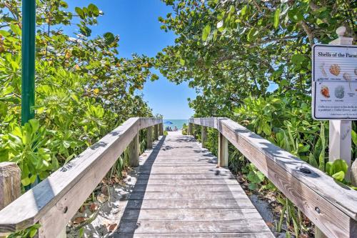 Downtown Studio Steps to Naples Pier and Beach! - image 5