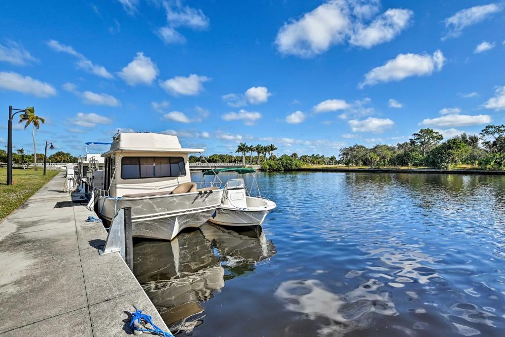 Everglades Studio with Marina View Patio and Pool Access - image 5