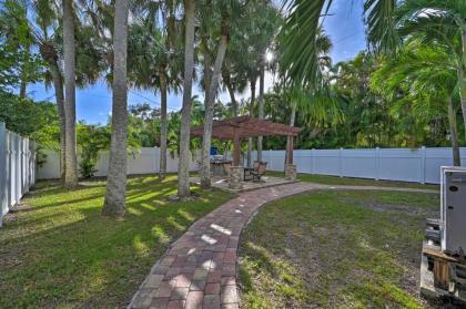 Quiet Naples Cottage with Patio Less Than 1 Mi to Beach - image 10