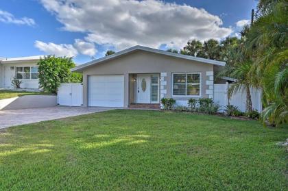 Quiet Naples Cottage with Patio Less Than 1 Mi to Beach - image 4