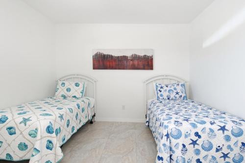 Olde Naples Condo #817 - image 2