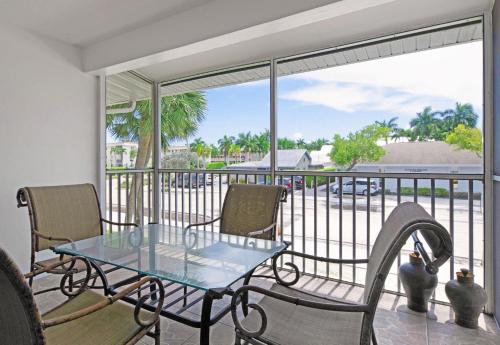 Olde Naples Condo #817 - image 4