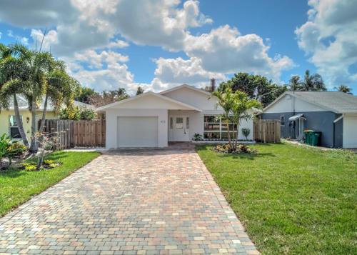 Relax Poolside & Walk or Bike to the Beach From This Amazing Naples Pool Home! - main image