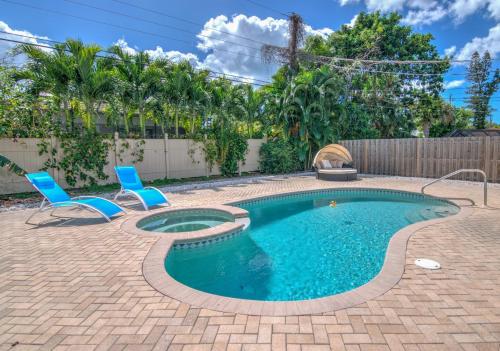 Relax Poolside & Walk or Bike to the Beach From This Amazing Naples Pool Home! - image 4