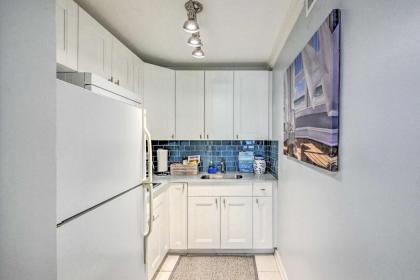 Sleek Coastal Abode 1 Block to Naples Beach! - image 10