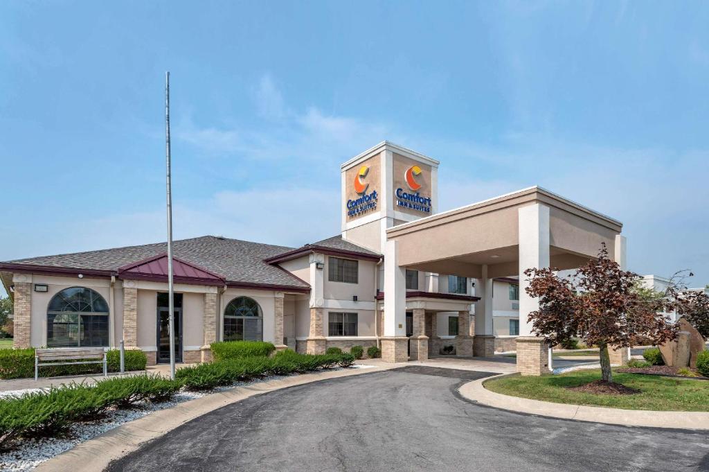 Comfort Inn & Suites Napoleon - main image