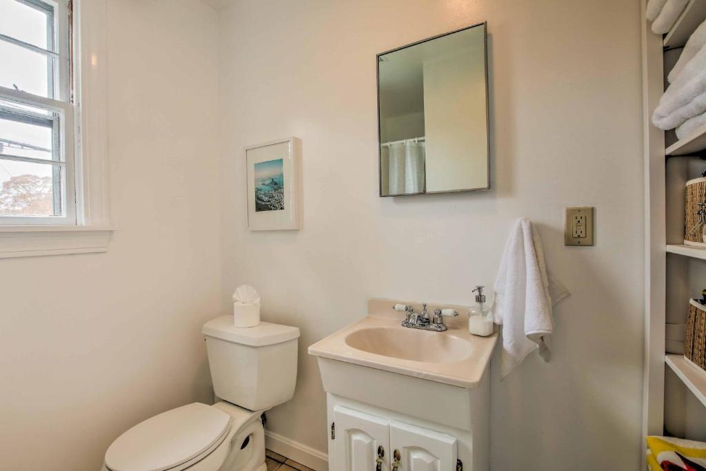 Narragansett Cottage with Pvt Dock and Outdoor Shower! - image 6