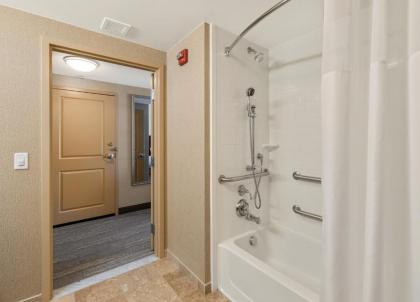 Hampton Inn Nashua - image 9