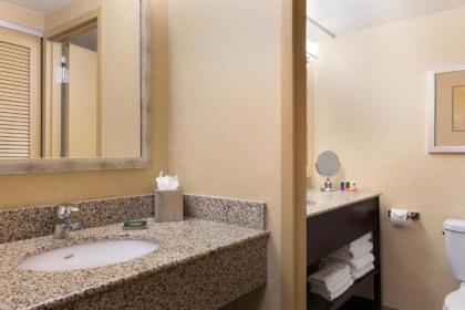 Radisson Hotel Nashua - image 11