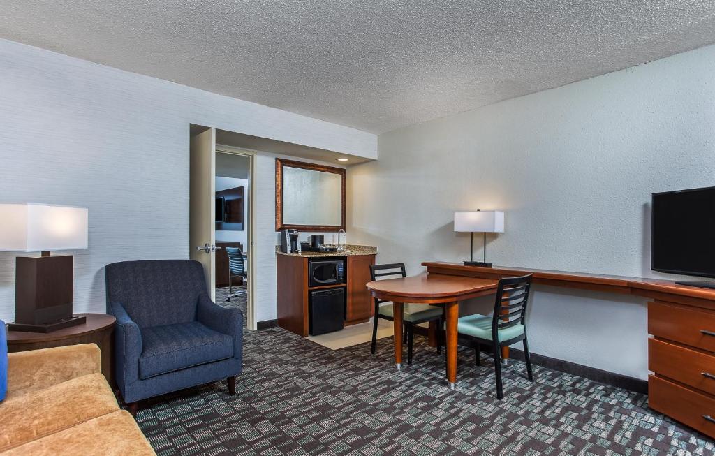 Embassy Suites Nashville - Airport - image 5