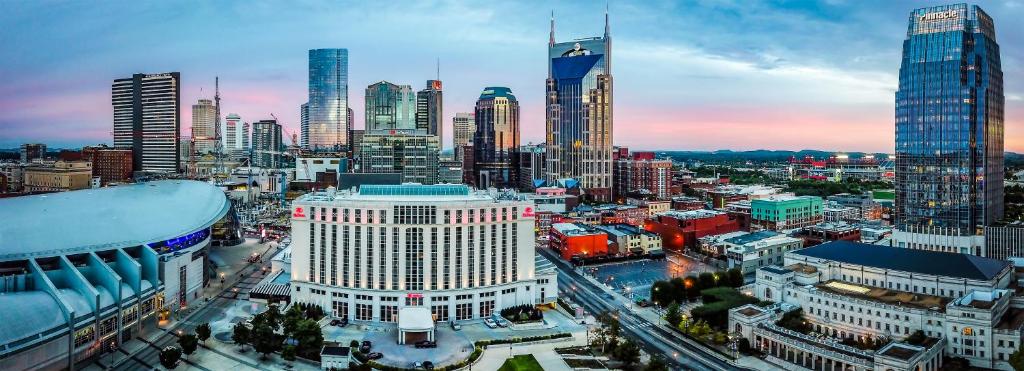 Hilton Nashville Downtown - image 2