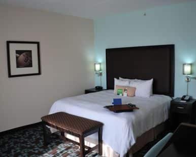 Hampton Inn & Suites Nashville at Opryland - image 4