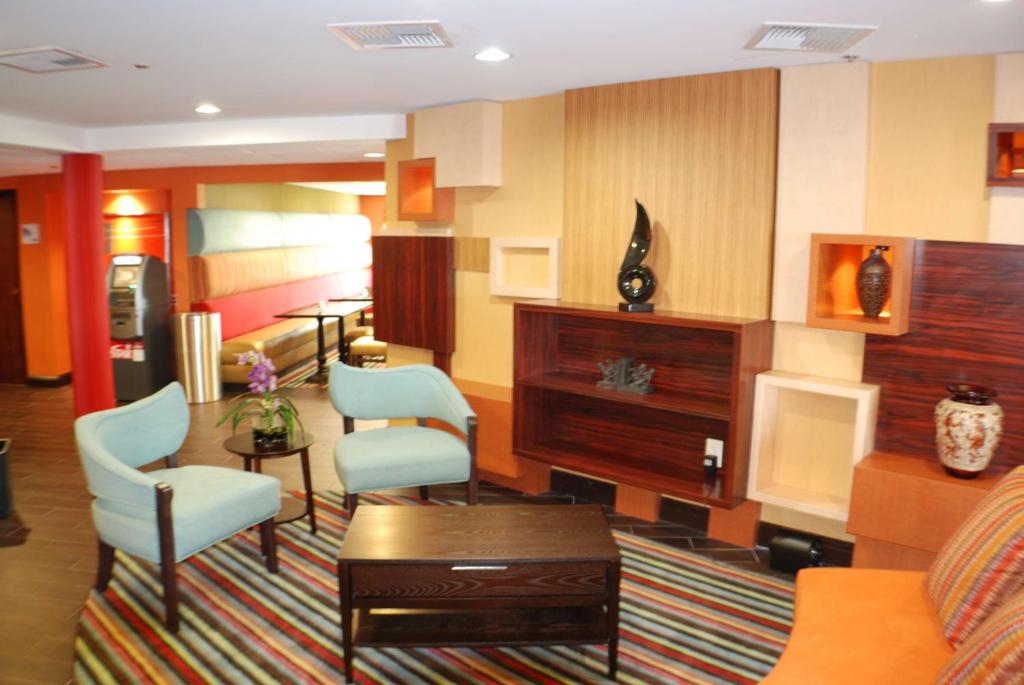 Holiday Inn Express Nashville W-I40 an IHG Hotel - main image