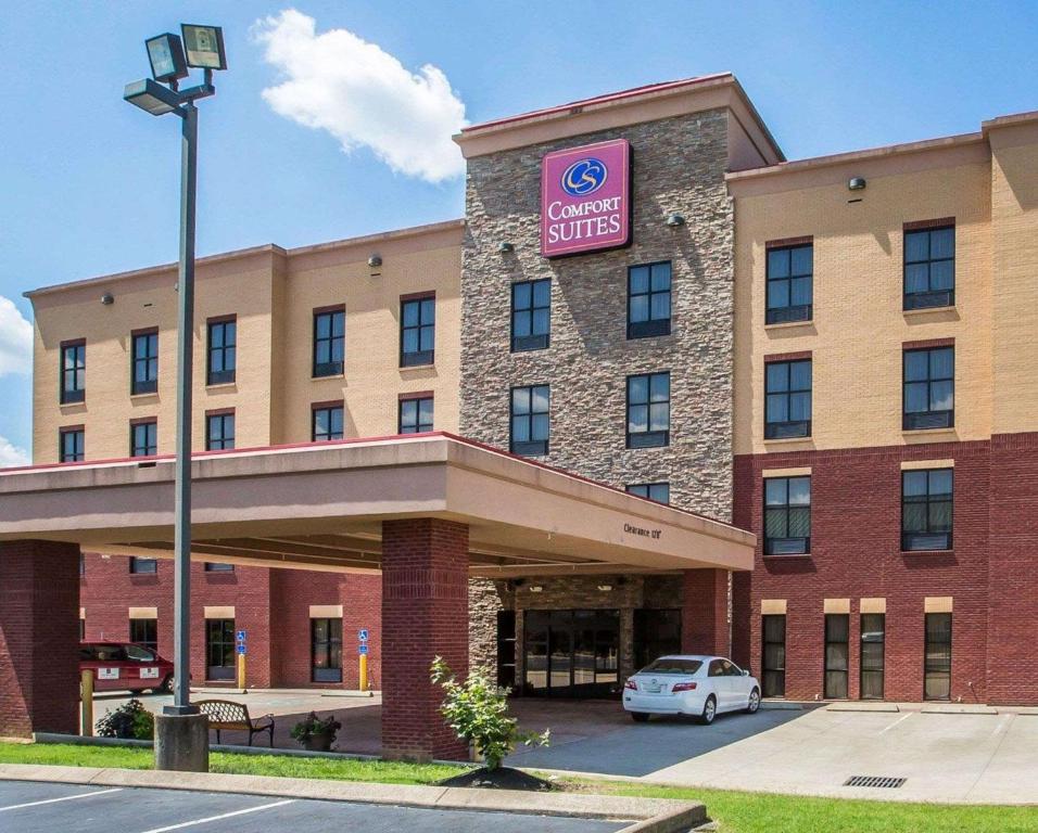 Comfort Suites Nashville - image 2