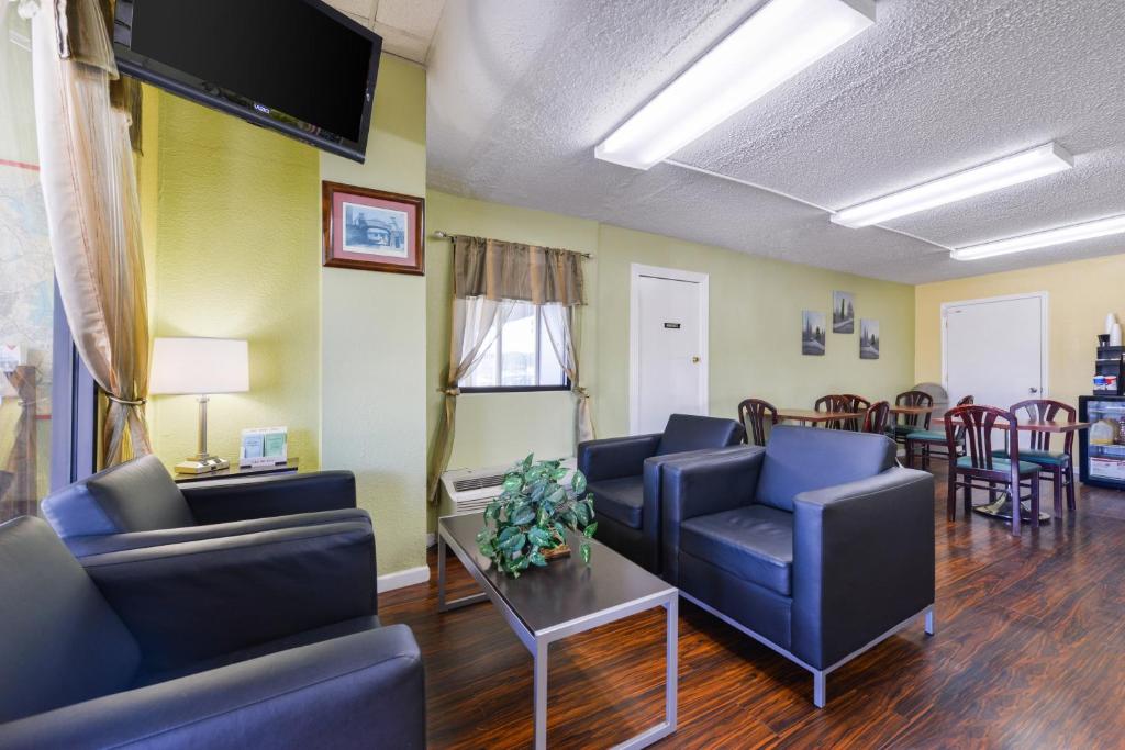 Americas Best Value Inn-Nashville/Airport South - image 5