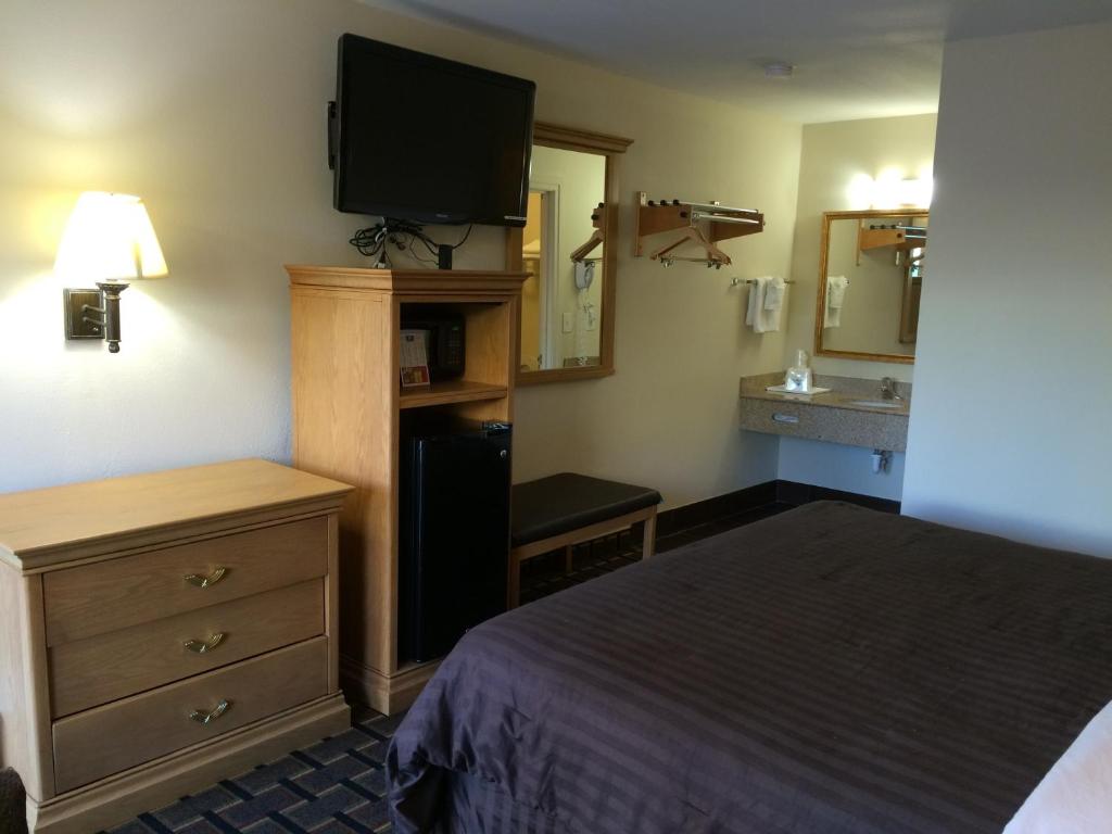 Americas Best Value Inn Near Downtown Nashville - image 5